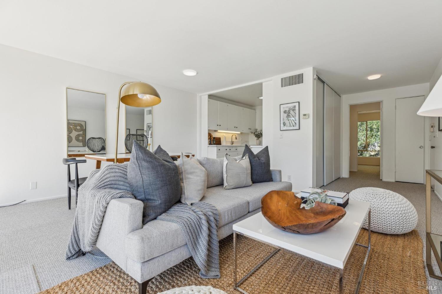 Detail Gallery Image 7 of 42 For 952 Lea Dr, San Rafael,  CA 94903 - 1 Beds | 1 Baths