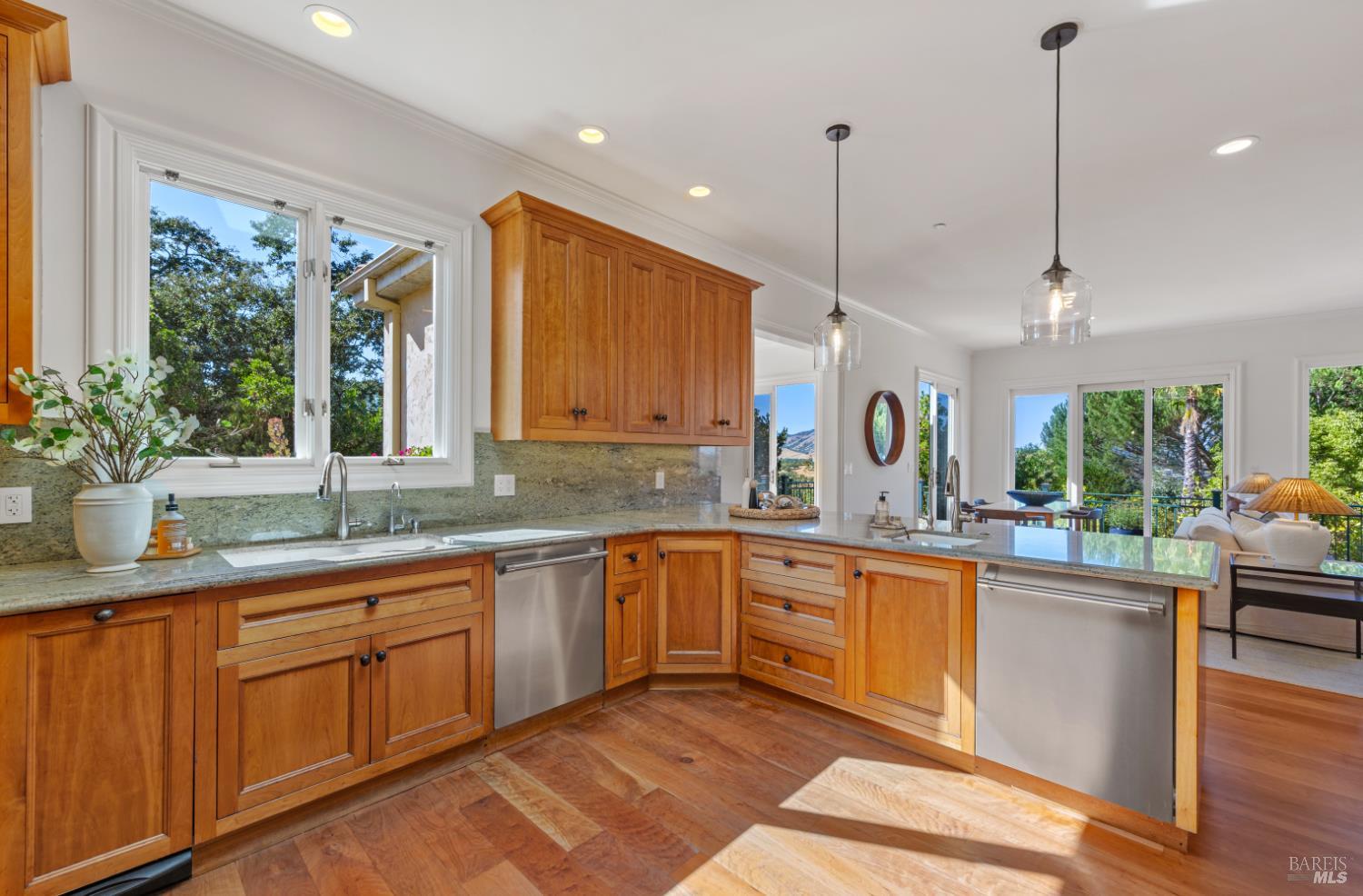 Detail Gallery Image 15 of 73 For 48 Ranch Rd, San Rafael,  CA 94903 - 4 Beds | 4/1 Baths
