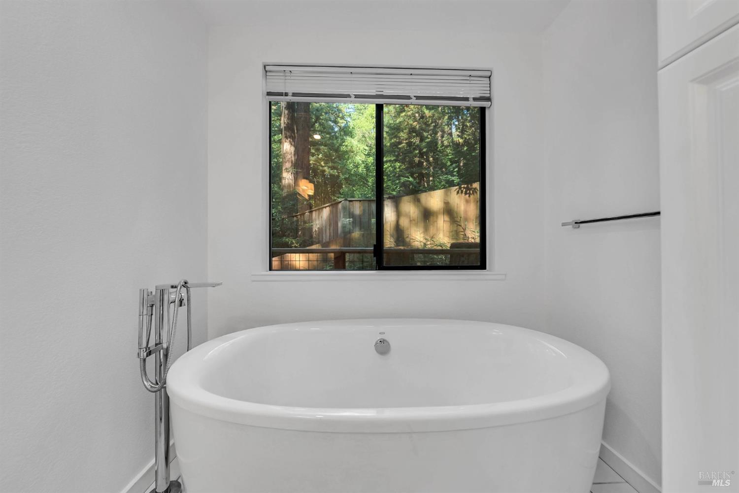 Detail Gallery Image 16 of 61 For 10864 Ogburn Ln, Forestville,  CA 95436 - 2 Beds | 3 Baths