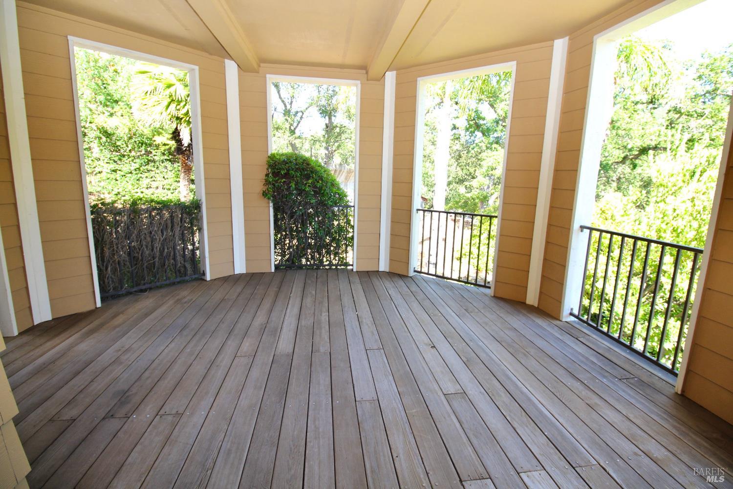 Detail Gallery Image 18 of 26 For 6 Leona Dr, San Rafael,  CA 94903 - 5 Beds | 3/1 Baths