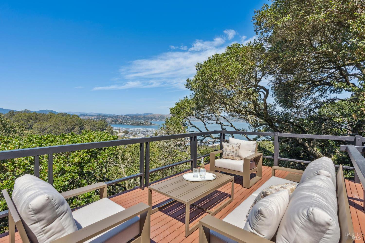 Detail Gallery Image 15 of 31 For 290 Currey Ln, Sausalito,  CA 94965 - 2 Beds | 1 Baths