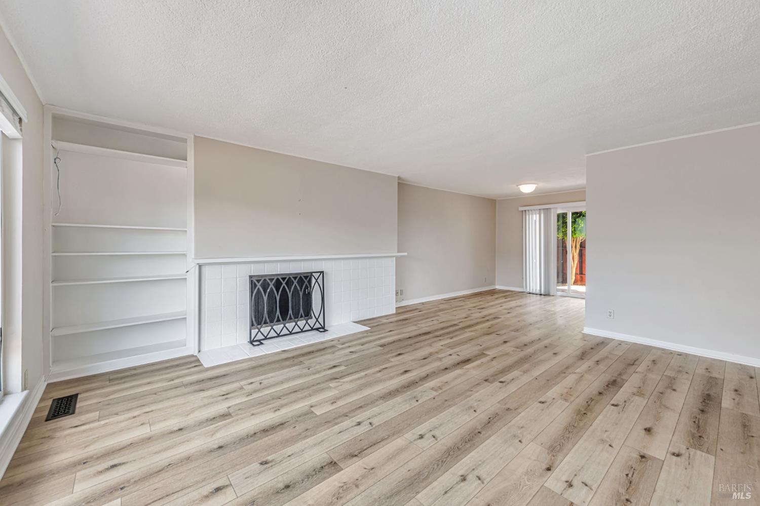 Detail Gallery Image 5 of 26 For 4 Point San Pedro Road Unkn #4,  San Rafael,  CA 94901 - 2 Beds | 2 Baths