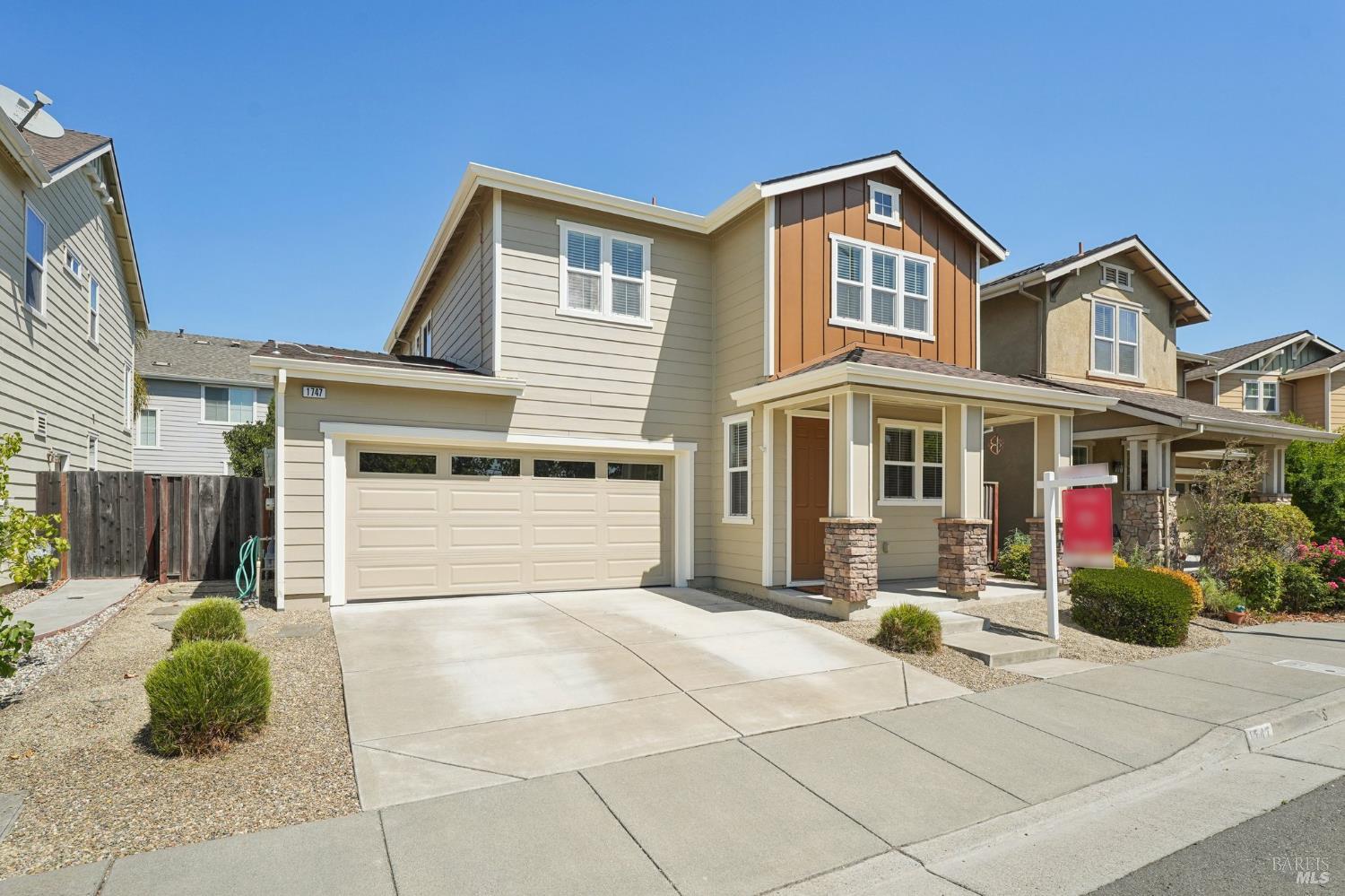 Detail Gallery Image 2 of 37 For 1747 Chinar Dr, Petaluma,  CA 94954 - 3 Beds | 2/1 Baths