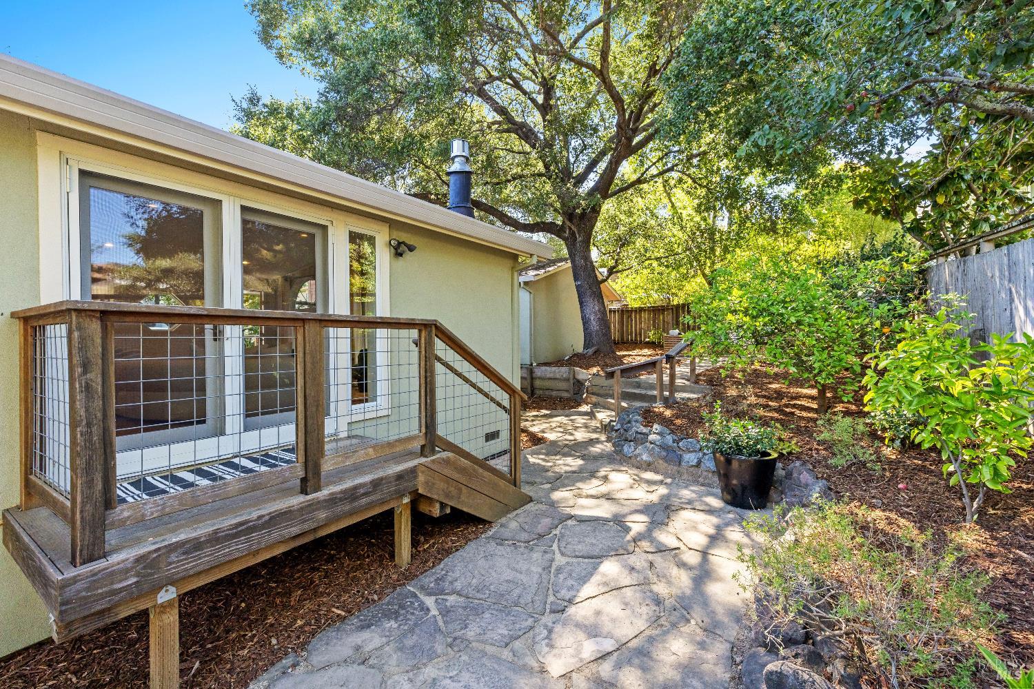 Detail Gallery Image 29 of 38 For 102 Clorinda Ave, San Rafael,  CA 94901 - 3 Beds | 2 Baths