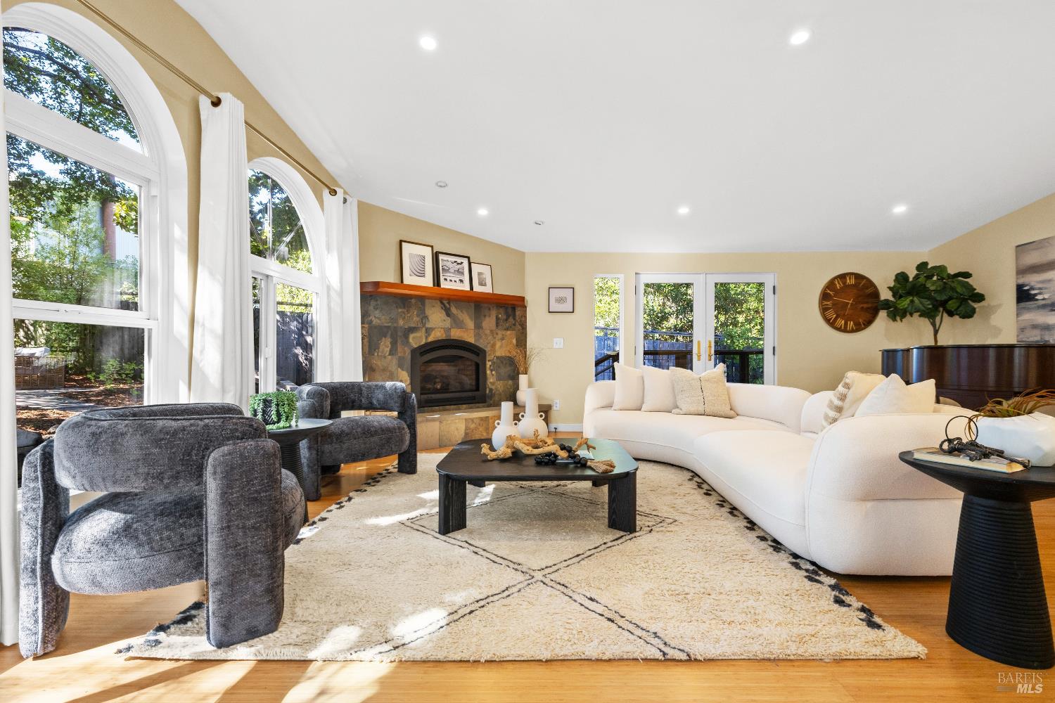 Detail Gallery Image 6 of 38 For 102 Clorinda Ave, San Rafael,  CA 94901 - 3 Beds | 2 Baths