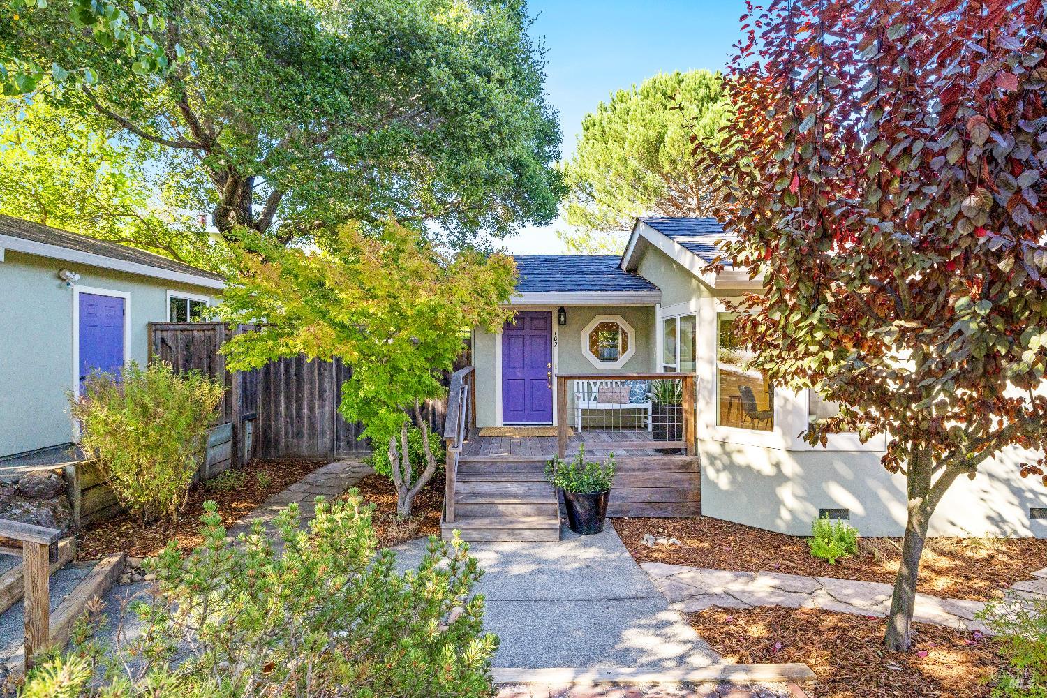 Detail Gallery Image 3 of 38 For 102 Clorinda Ave, San Rafael,  CA 94901 - 3 Beds | 2 Baths