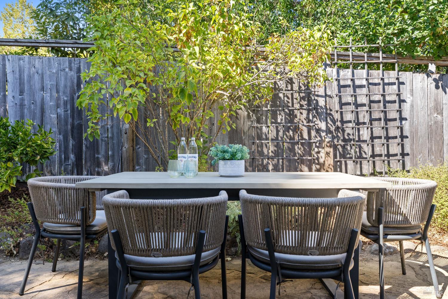 Detail Gallery Image 32 of 38 For 102 Clorinda Ave, San Rafael,  CA 94901 - 3 Beds | 2 Baths