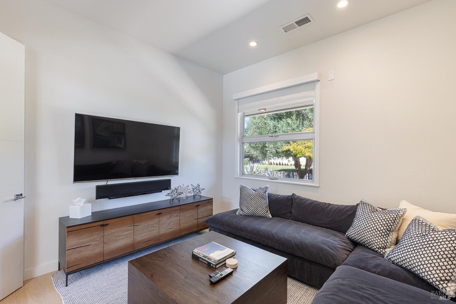 Detail Gallery Image 36 of 41 For 1405 Old Winery Ct, Sonoma,  CA 95476 - 3 Beds | 2/1 Baths