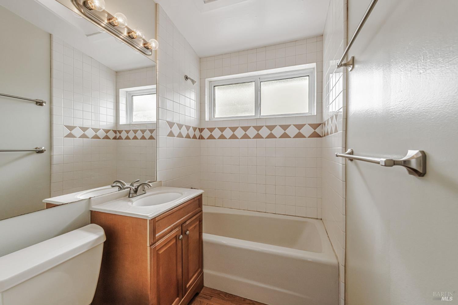 Detail Gallery Image 25 of 33 For 615 Rosal Way, San Rafael,  CA 94903 - 4 Beds | 2 Baths
