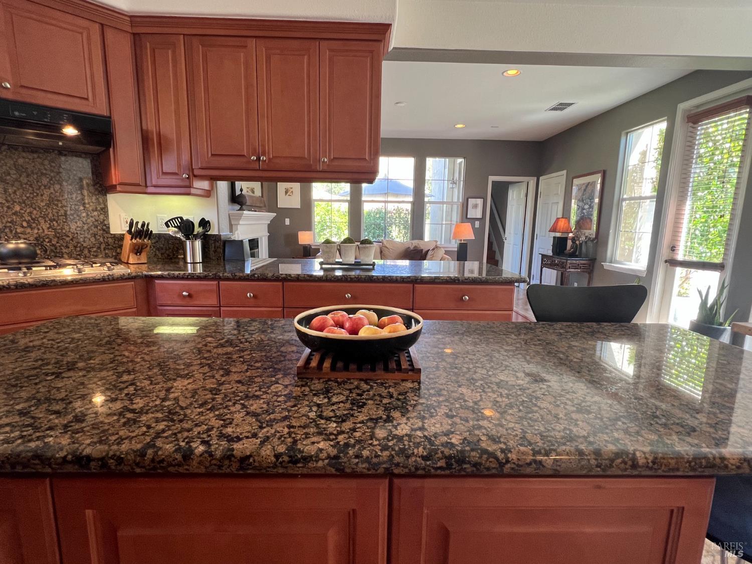 Detail Gallery Image 29 of 99 For 4168 Summer Gate Ave, Vallejo,  CA 94591 - 4 Beds | 3/1 Baths