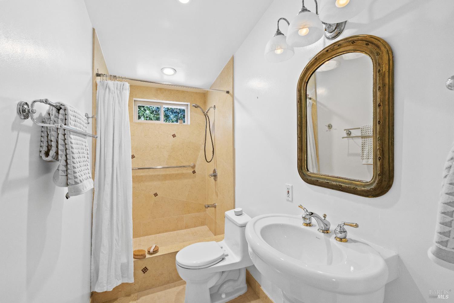 Detail Gallery Image 25 of 38 For 102 Clorinda Ave, San Rafael,  CA 94901 - 3 Beds | 2 Baths