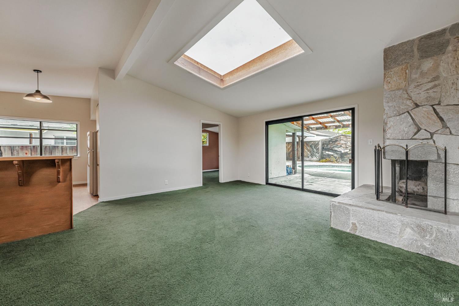 Detail Gallery Image 6 of 33 For 615 Rosal Way, San Rafael,  CA 94903 - 4 Beds | 2 Baths
