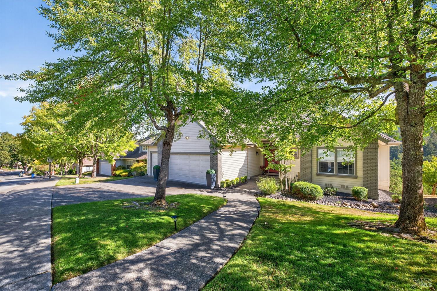 Detail Gallery Image 5 of 66 For 6382 Meadowridge Dr, Santa Rosa,  CA 95409 - 2 Beds | 2 Baths
