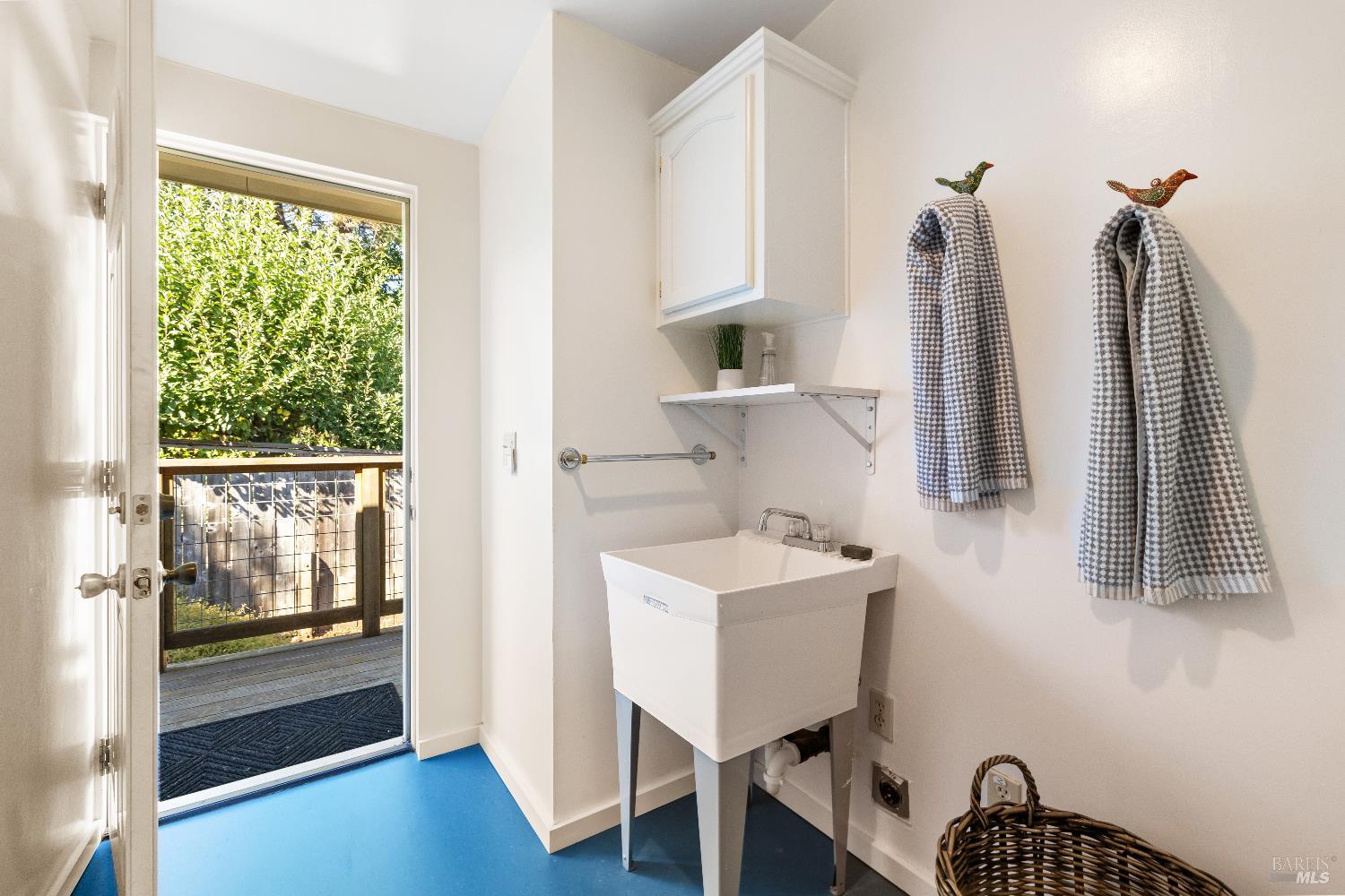 Detail Gallery Image 28 of 38 For 102 Clorinda Ave, San Rafael,  CA 94901 - 3 Beds | 2 Baths