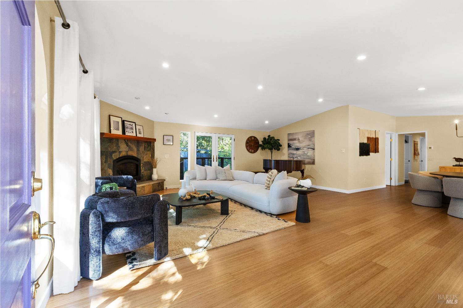 Detail Gallery Image 5 of 38 For 102 Clorinda Ave, San Rafael,  CA 94901 - 3 Beds | 2 Baths