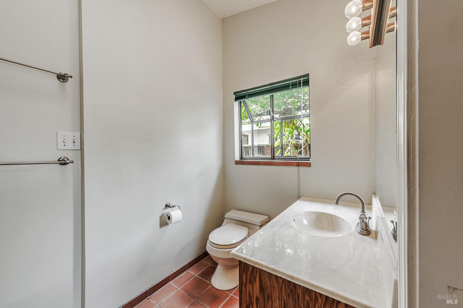 Detail Gallery Image 24 of 33 For 615 Rosal Way, San Rafael,  CA 94903 - 4 Beds | 2 Baths