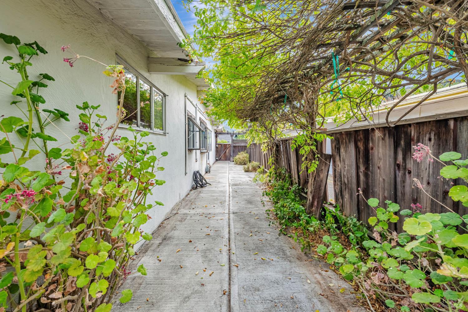 Detail Gallery Image 28 of 33 For 615 Rosal Way, San Rafael,  CA 94903 - 4 Beds | 2 Baths