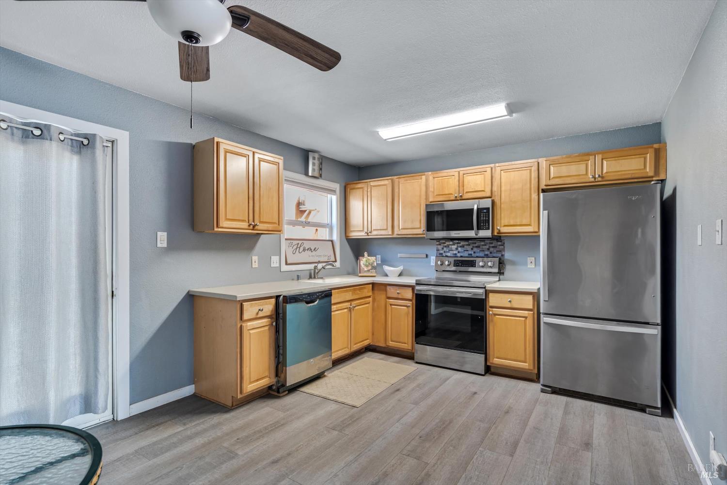 Detail Gallery Image 7 of 19 For 1521 Talmage Ct, Ukiah,  CA 95482 - 3 Beds | 2 Baths