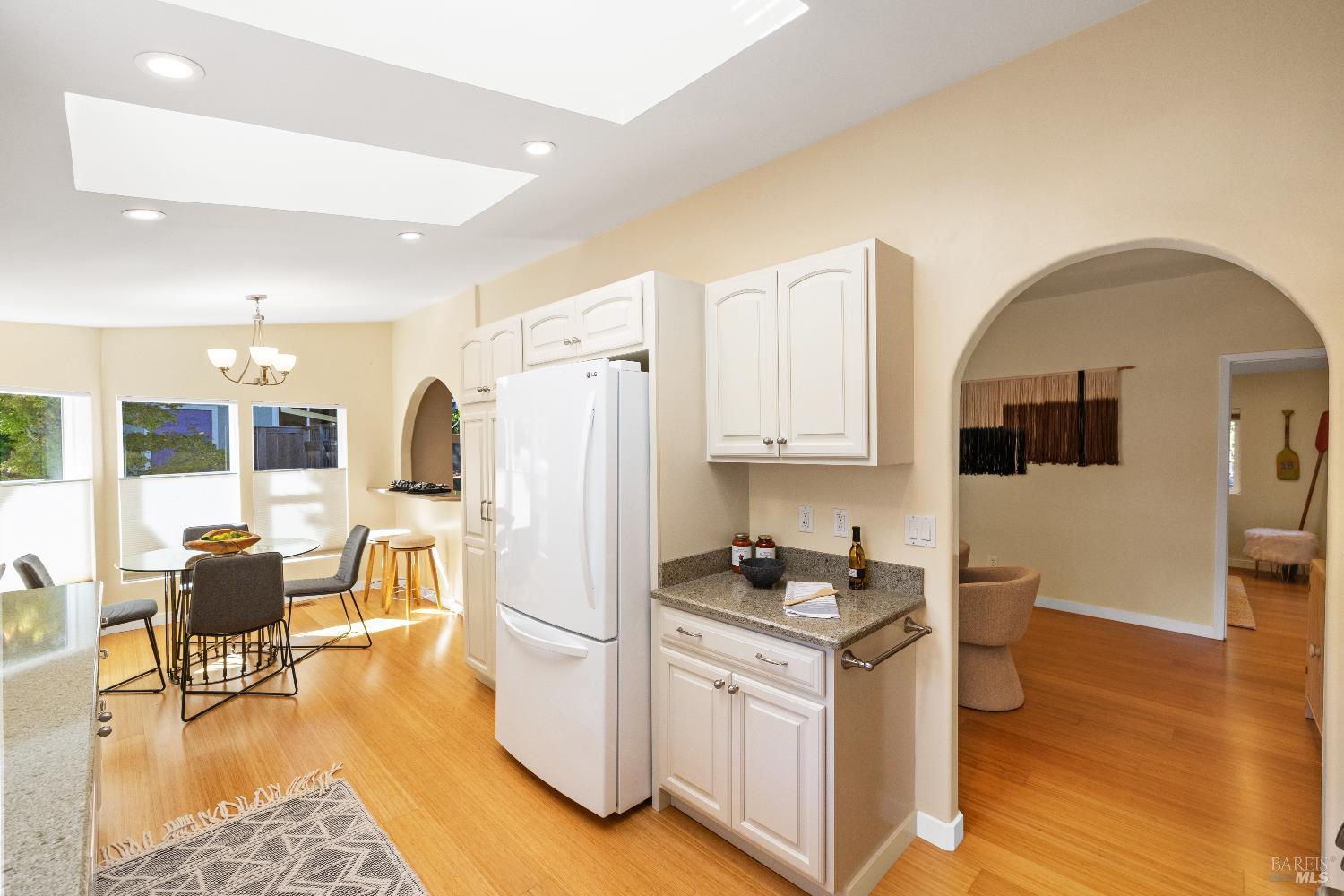 Detail Gallery Image 13 of 38 For 102 Clorinda Ave, San Rafael,  CA 94901 - 3 Beds | 2 Baths
