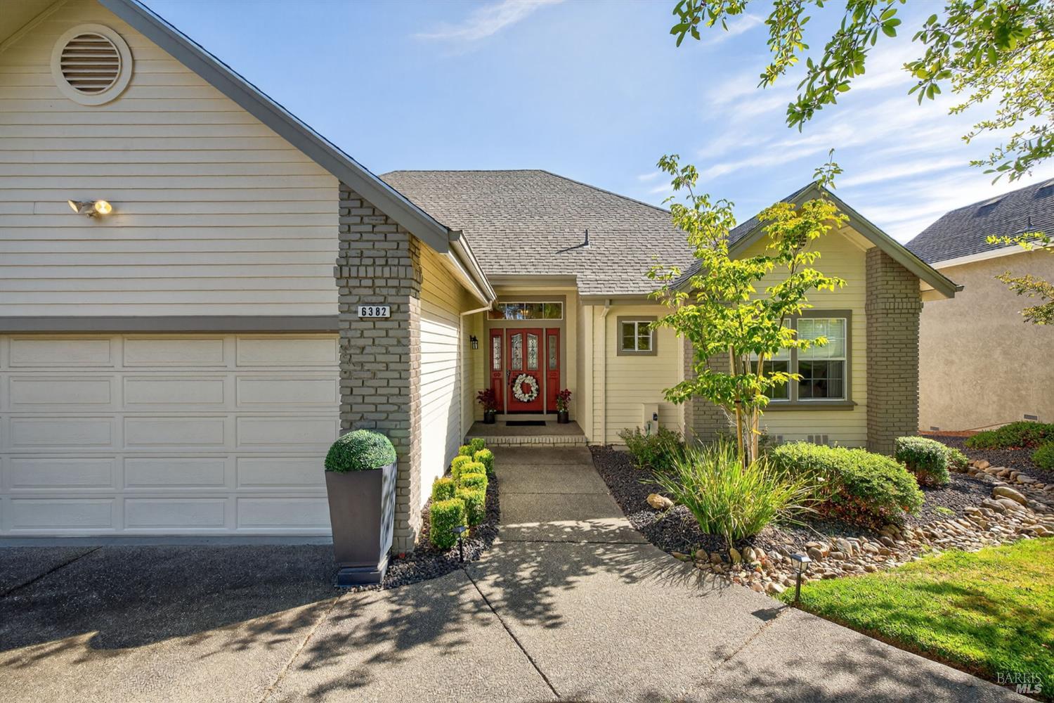 Detail Gallery Image 6 of 66 For 6382 Meadowridge Dr, Santa Rosa,  CA 95409 - 2 Beds | 2 Baths