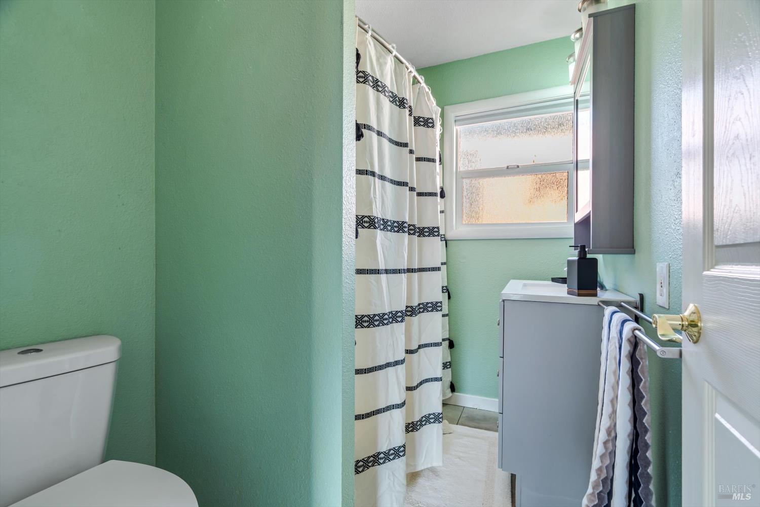 Detail Gallery Image 10 of 19 For 1521 Talmage Ct, Ukiah,  CA 95482 - 3 Beds | 2 Baths