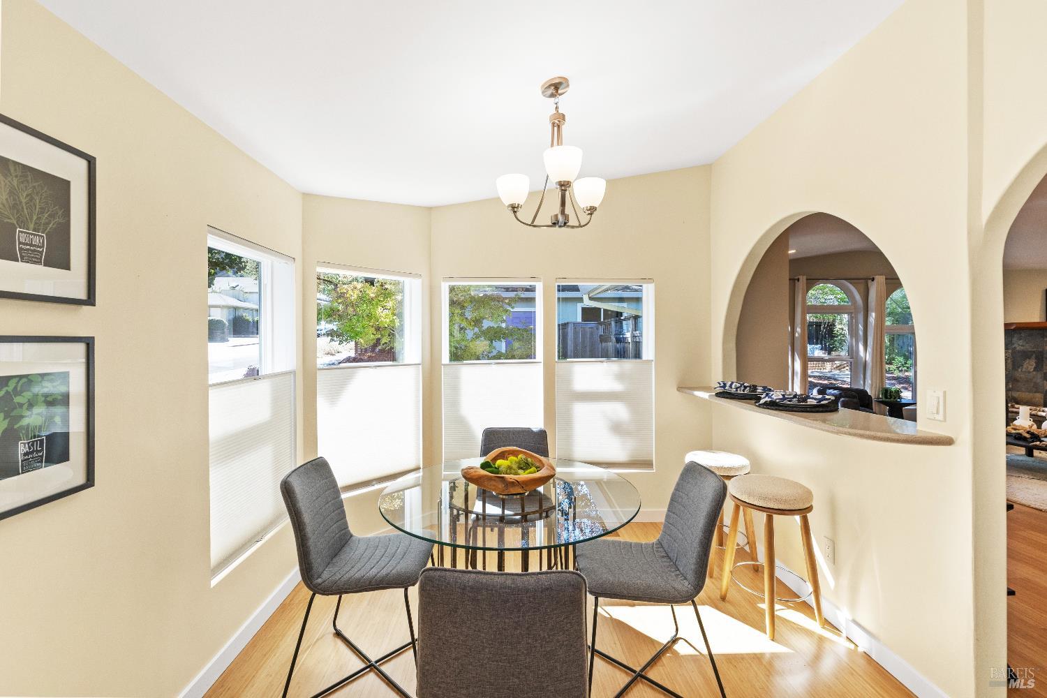 Detail Gallery Image 11 of 38 For 102 Clorinda Ave, San Rafael,  CA 94901 - 3 Beds | 2 Baths