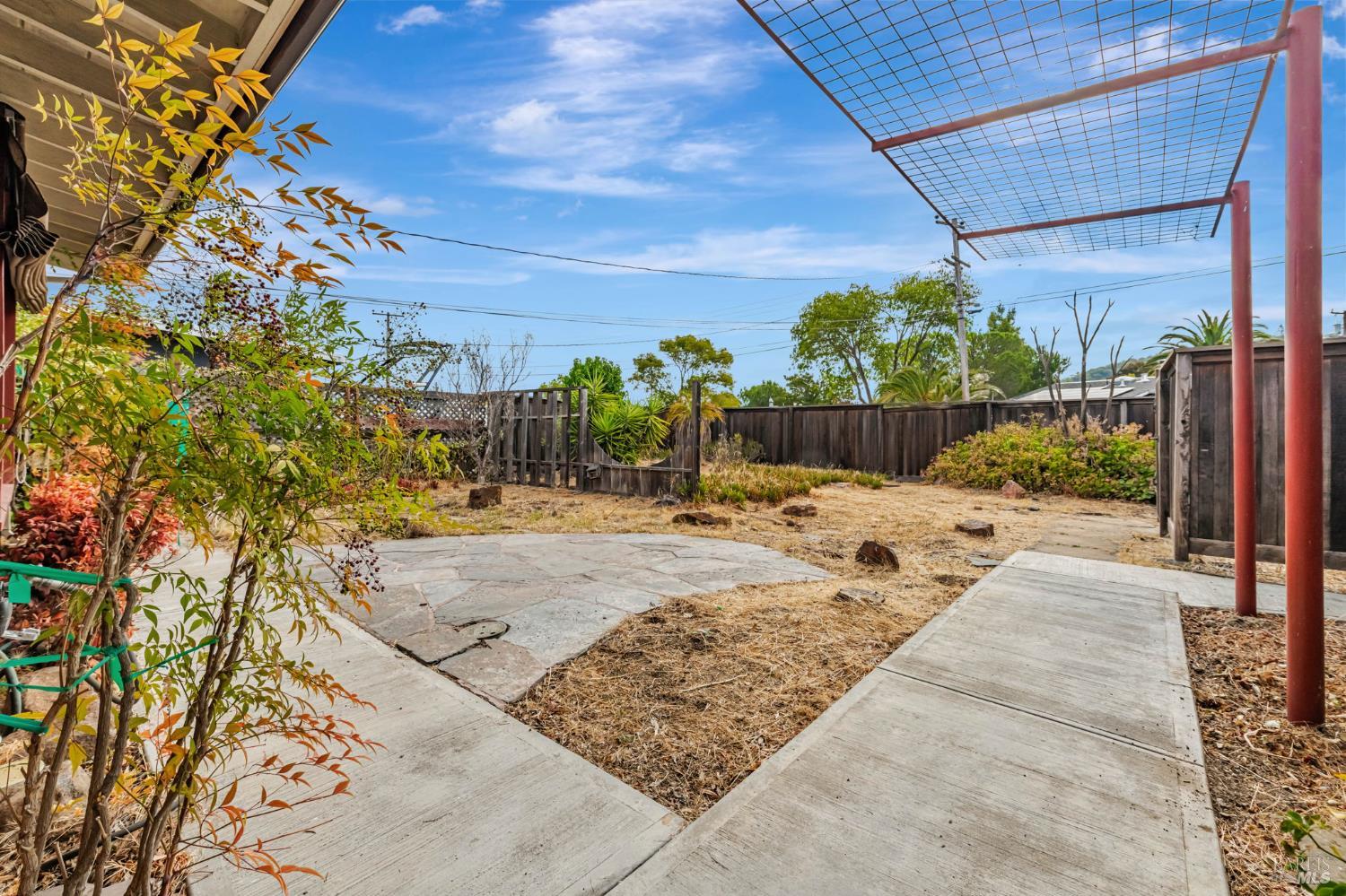 Detail Gallery Image 5 of 33 For 615 Rosal Way, San Rafael,  CA 94903 - 4 Beds | 2 Baths