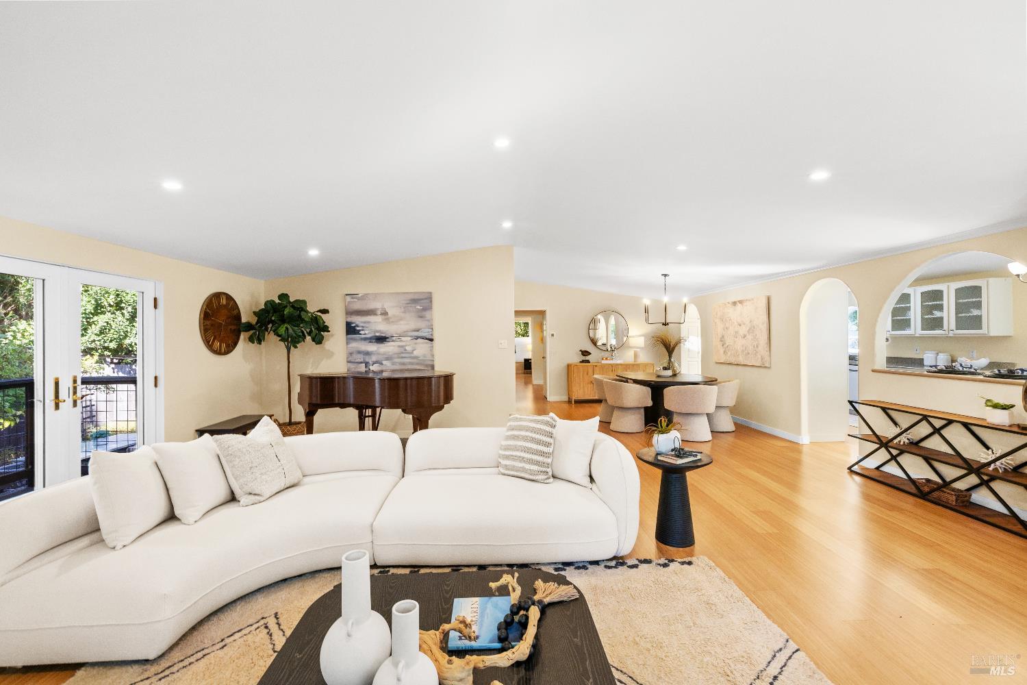 Detail Gallery Image 8 of 38 For 102 Clorinda Ave, San Rafael,  CA 94901 - 3 Beds | 2 Baths