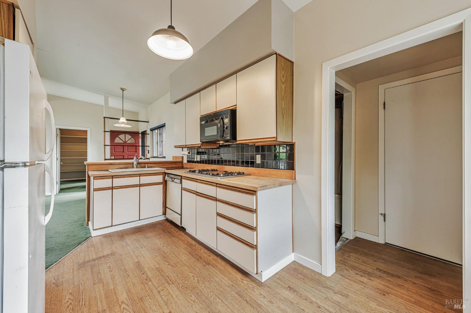 Detail Gallery Image 11 of 33 For 615 Rosal Way, San Rafael,  CA 94903 - 4 Beds | 2 Baths