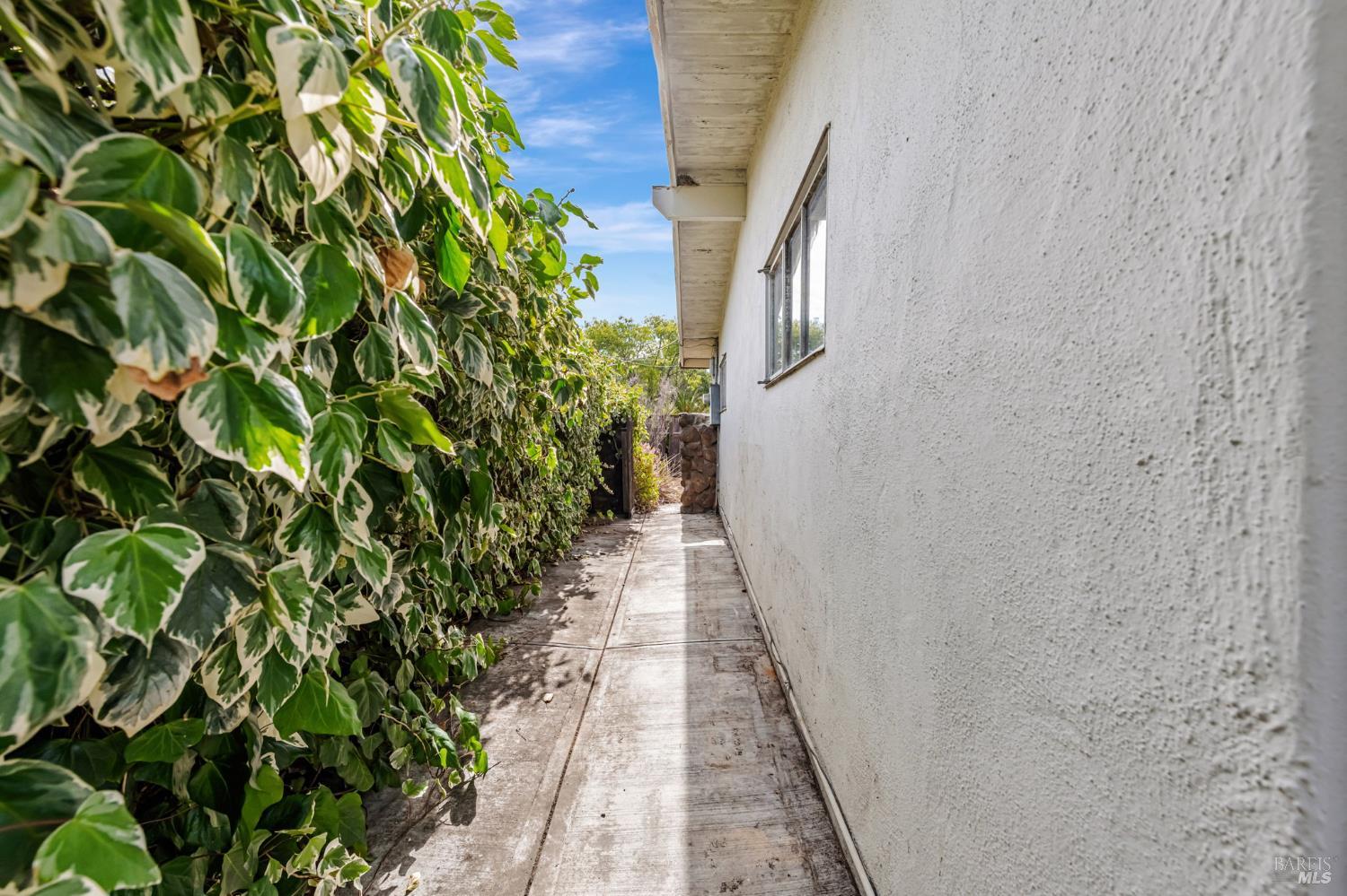 Detail Gallery Image 27 of 33 For 615 Rosal Way, San Rafael,  CA 94903 - 4 Beds | 2 Baths