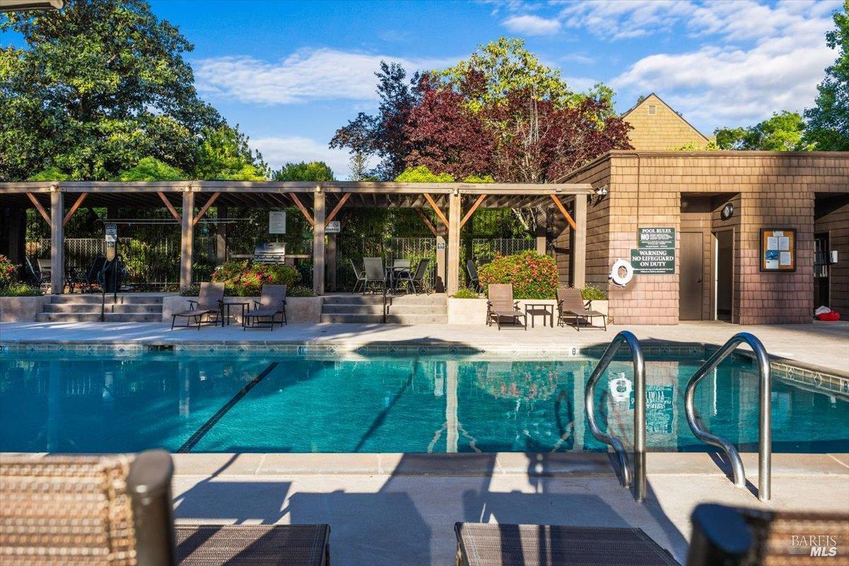 Detail Gallery Image 35 of 42 For 1367 Sylvan Ct, Healdsburg,  CA 95448 - 3 Beds | 2/1 Baths