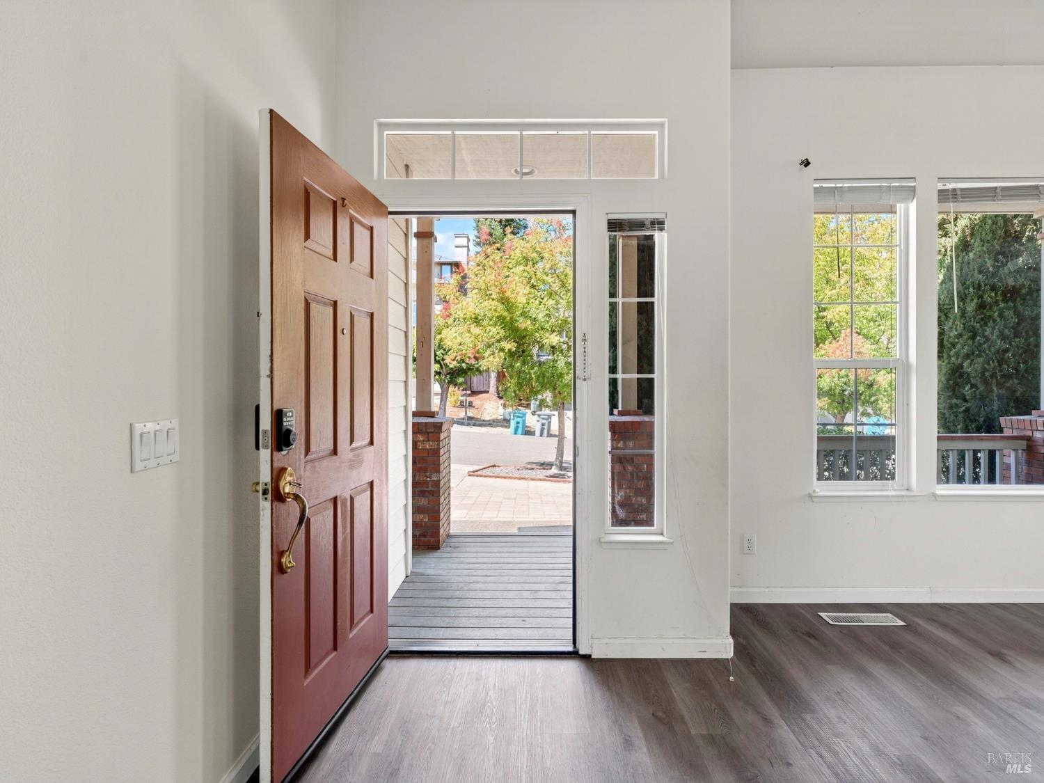 Detail Gallery Image 6 of 66 For 5794 Owl Hill Ave, Santa Rosa,  CA 95409 - 4 Beds | 2/1 Baths