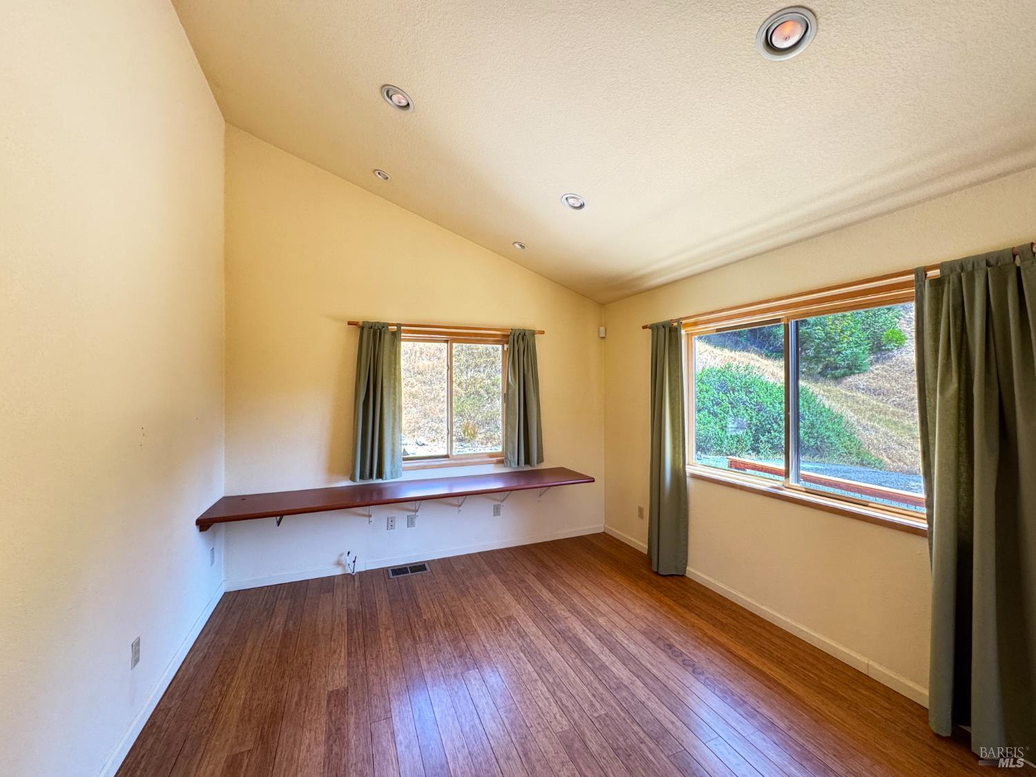 Detail Gallery Image 6 of 28 For 4260 Blackhawk Dr, Willits,  CA 95490 - 2 Beds | 2 Baths