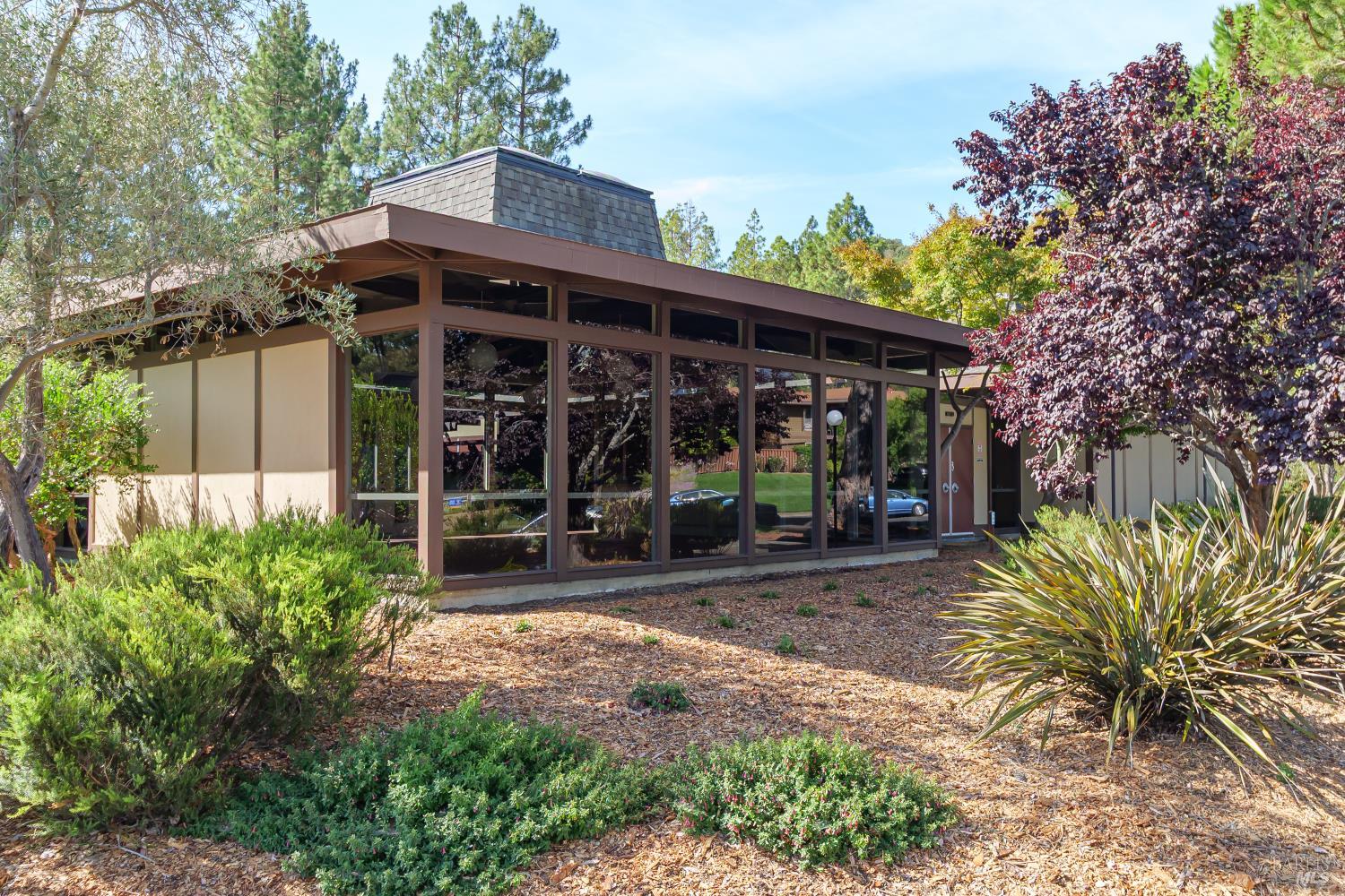 Detail Gallery Image 21 of 24 For 29 Surrey Ln, San Rafael,  CA 94903 - 3 Beds | 1/1 Baths