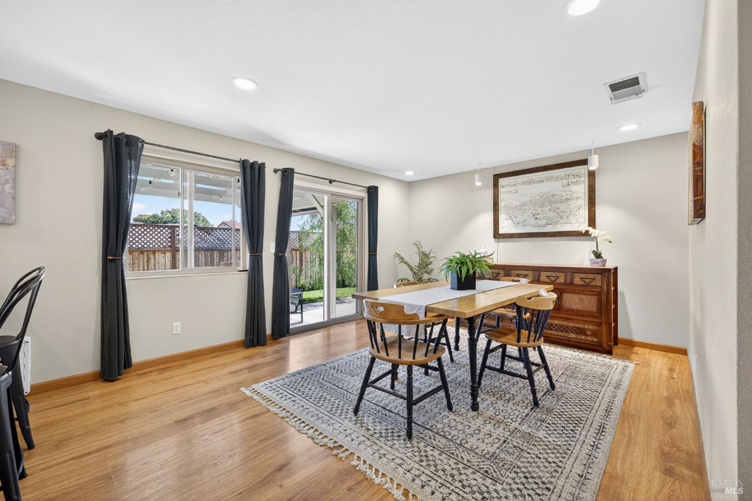 Detail Gallery Image 23 of 54 For 204 Prince Albert Ct, Petaluma,  CA 94954 - 3 Beds | 2 Baths