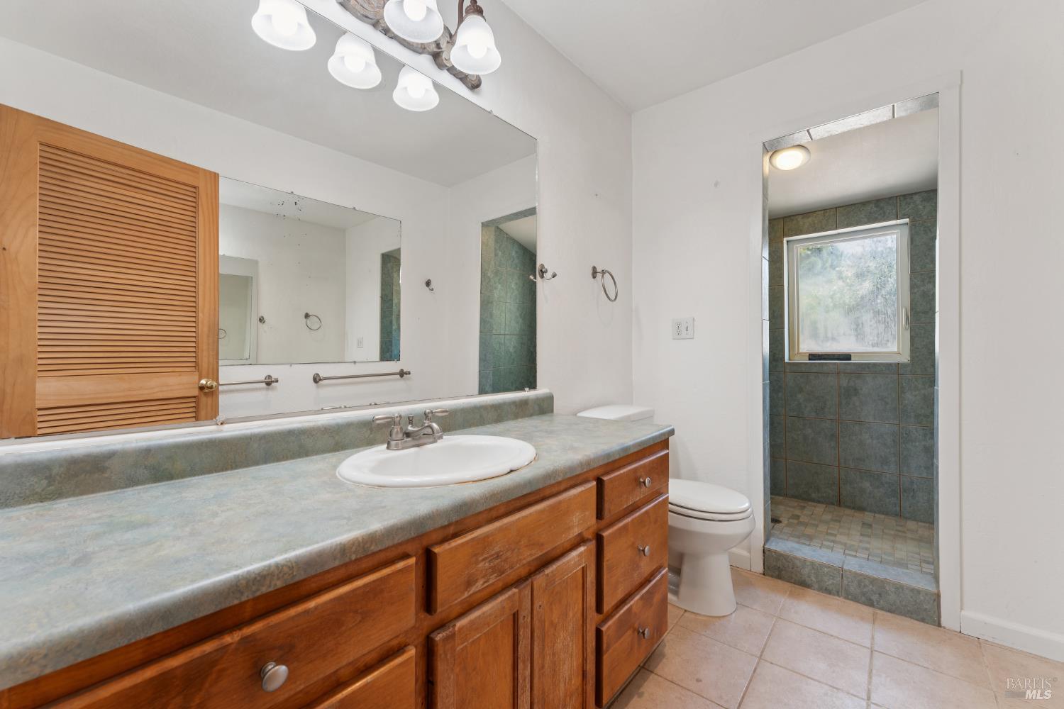 Detail Gallery Image 12 of 46 For 1795 Lovall Valley Rd, Sonoma,  CA 95476 - 3 Beds | 2 Baths