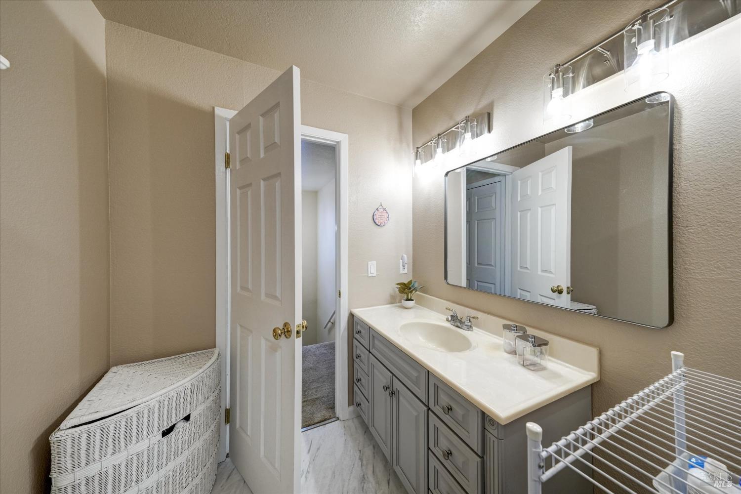 Detail Gallery Image 23 of 33 For 15 Francis Cir, Rohnert Park,  CA 94928 - 3 Beds | 2 Baths