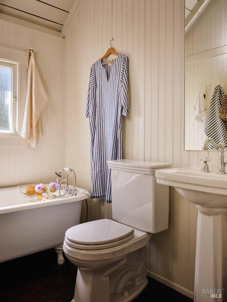 Detail Gallery Image 29 of 62 For 33 Ocean Ave, Bolinas,  CA 94924 - 3 Beds | 2/1 Baths