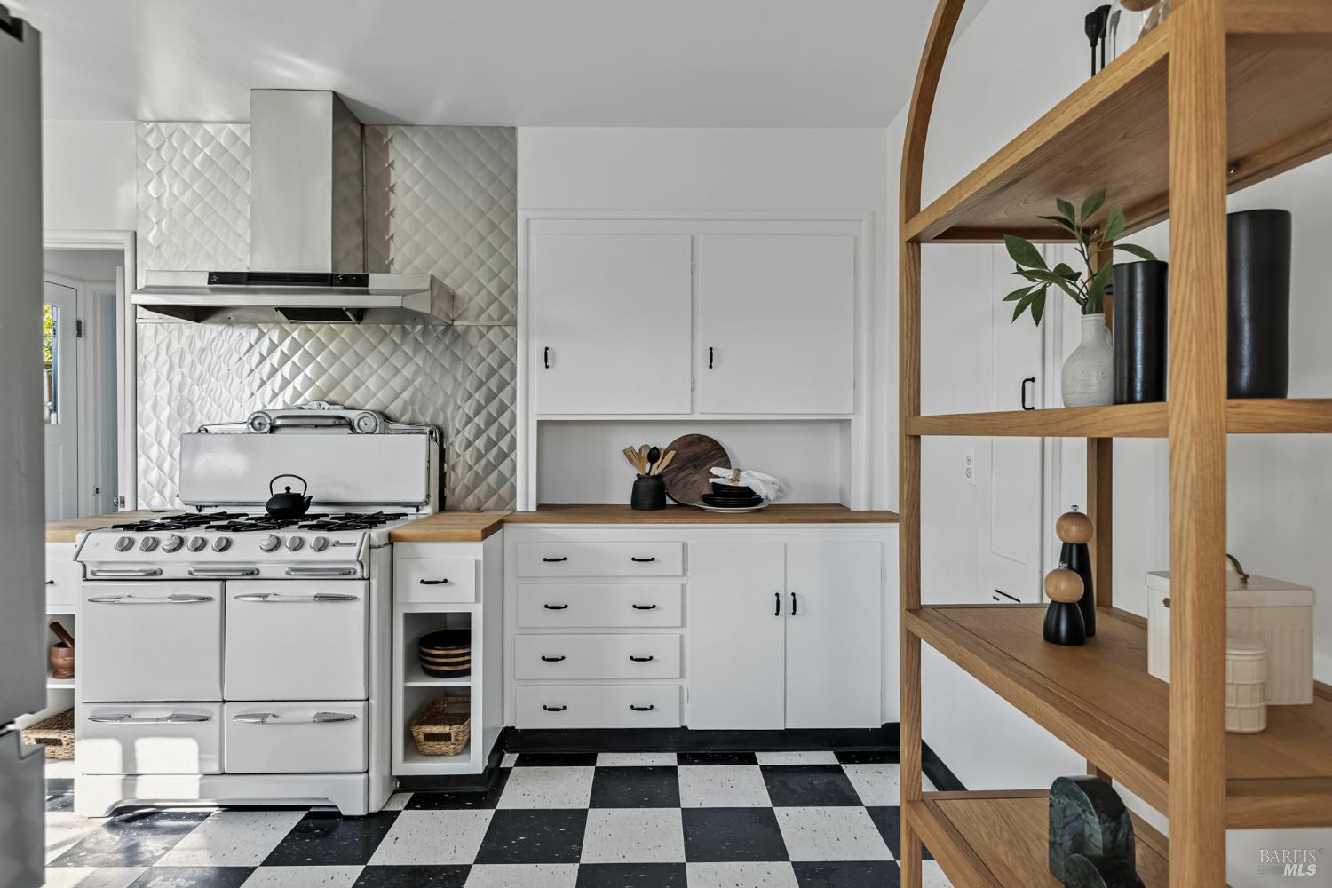 Detail Gallery Image 14 of 38 For 21 Marina Blvd, San Rafael,  CA 94901 - 2 Beds | 1/1 Baths
