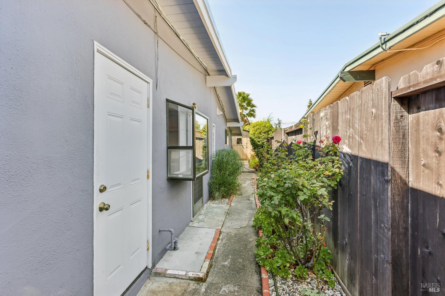 Detail Gallery Image 43 of 58 For 833 Estancia Way, San Rafael,  CA 94903 - 3 Beds | 2 Baths