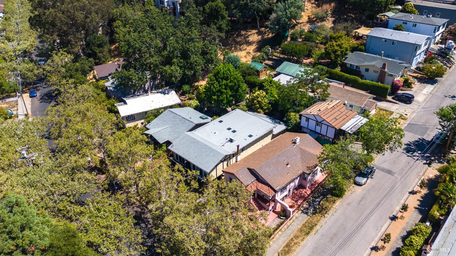 Detail Gallery Image 4 of 12 For 236 C St, San Rafael,  CA 94901 - – Beds | – Baths
