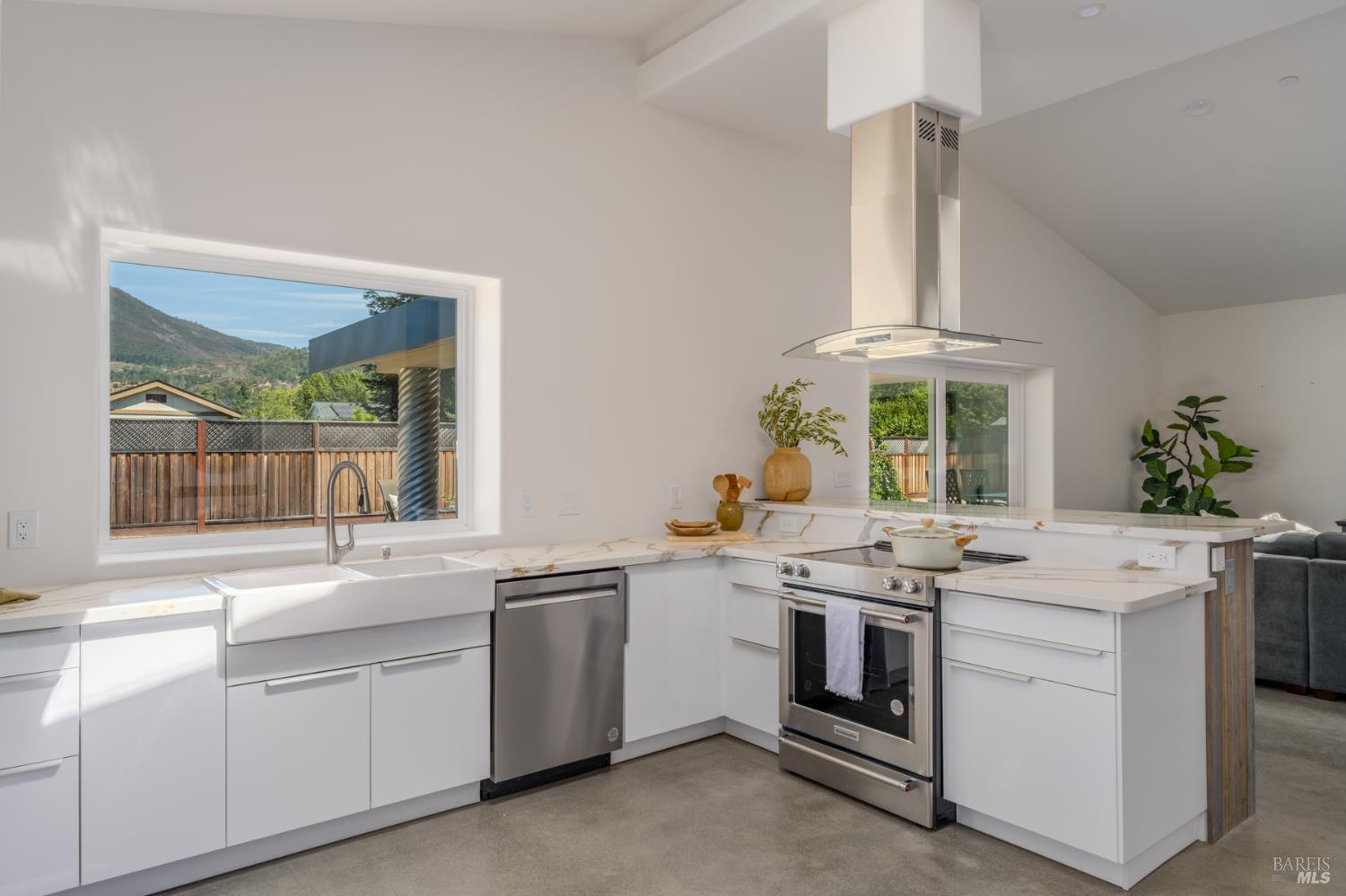 Detail Gallery Image 5 of 24 For 390 Treehaven Ln, Kenwood,  CA 95452 - 2 Beds | 2 Baths
