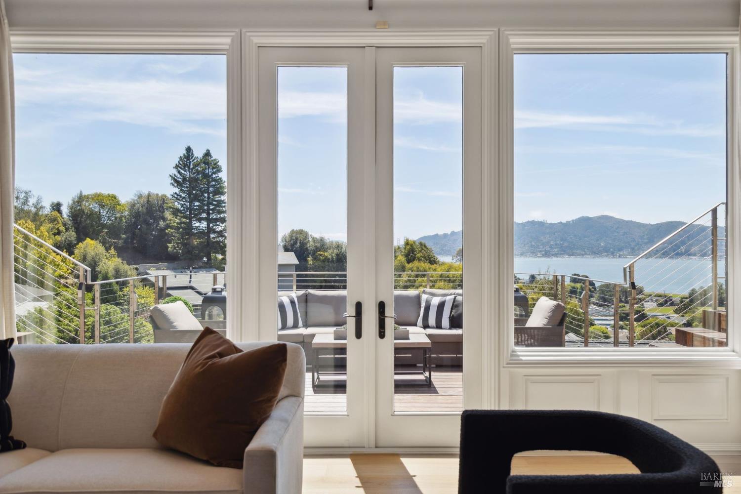 Detail Gallery Image 11 of 68 For 25 Mark Ter, Tiburon,  CA 94920 - 5 Beds | 4 Baths