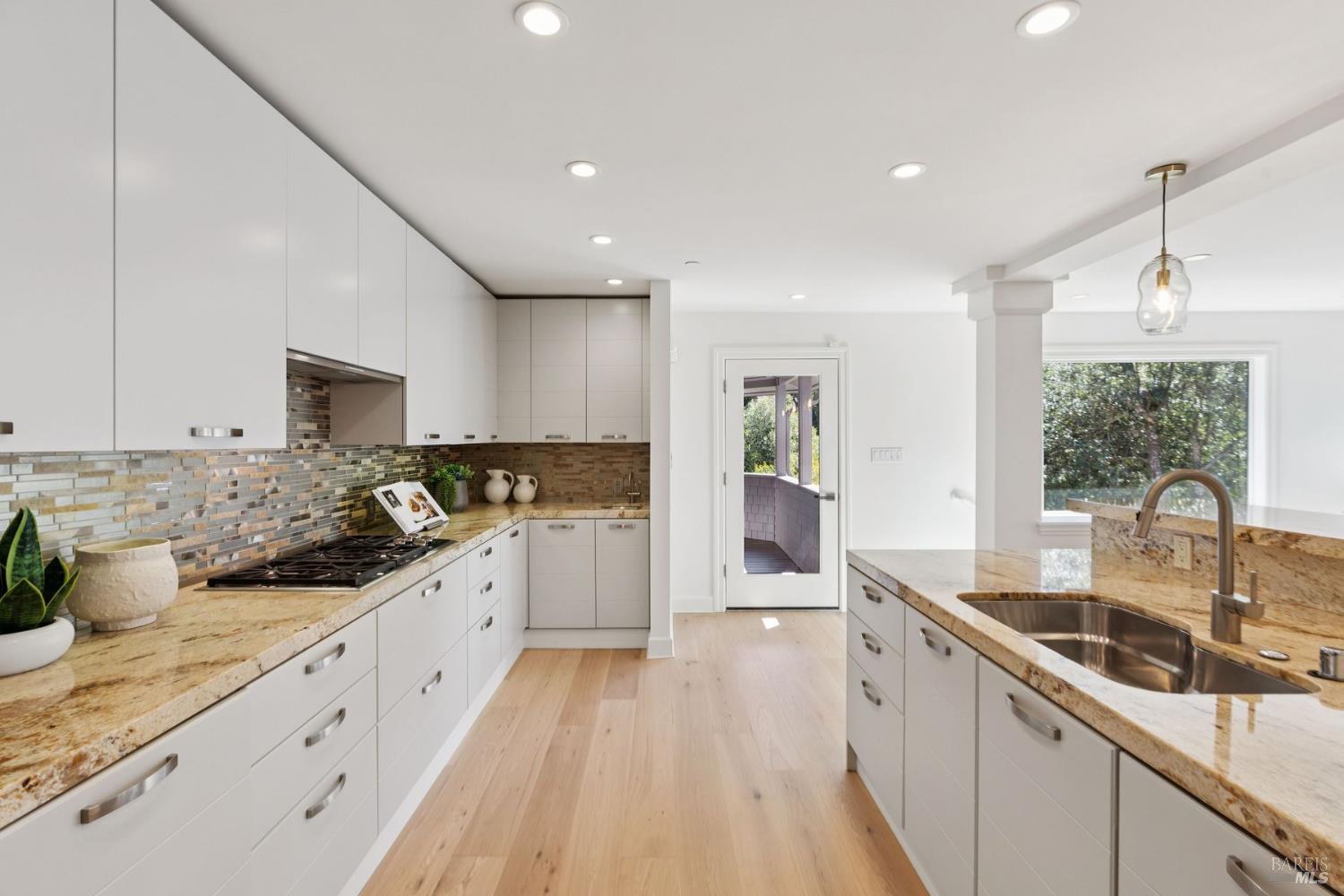 Detail Gallery Image 25 of 68 For 25 Mark Ter, Tiburon,  CA 94920 - 5 Beds | 4 Baths