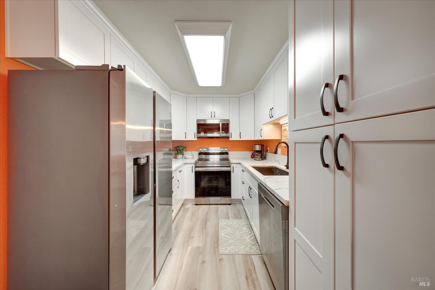 Detail Gallery Image 10 of 33 For 15 Francis Cir, Rohnert Park,  CA 94928 - 3 Beds | 2 Baths