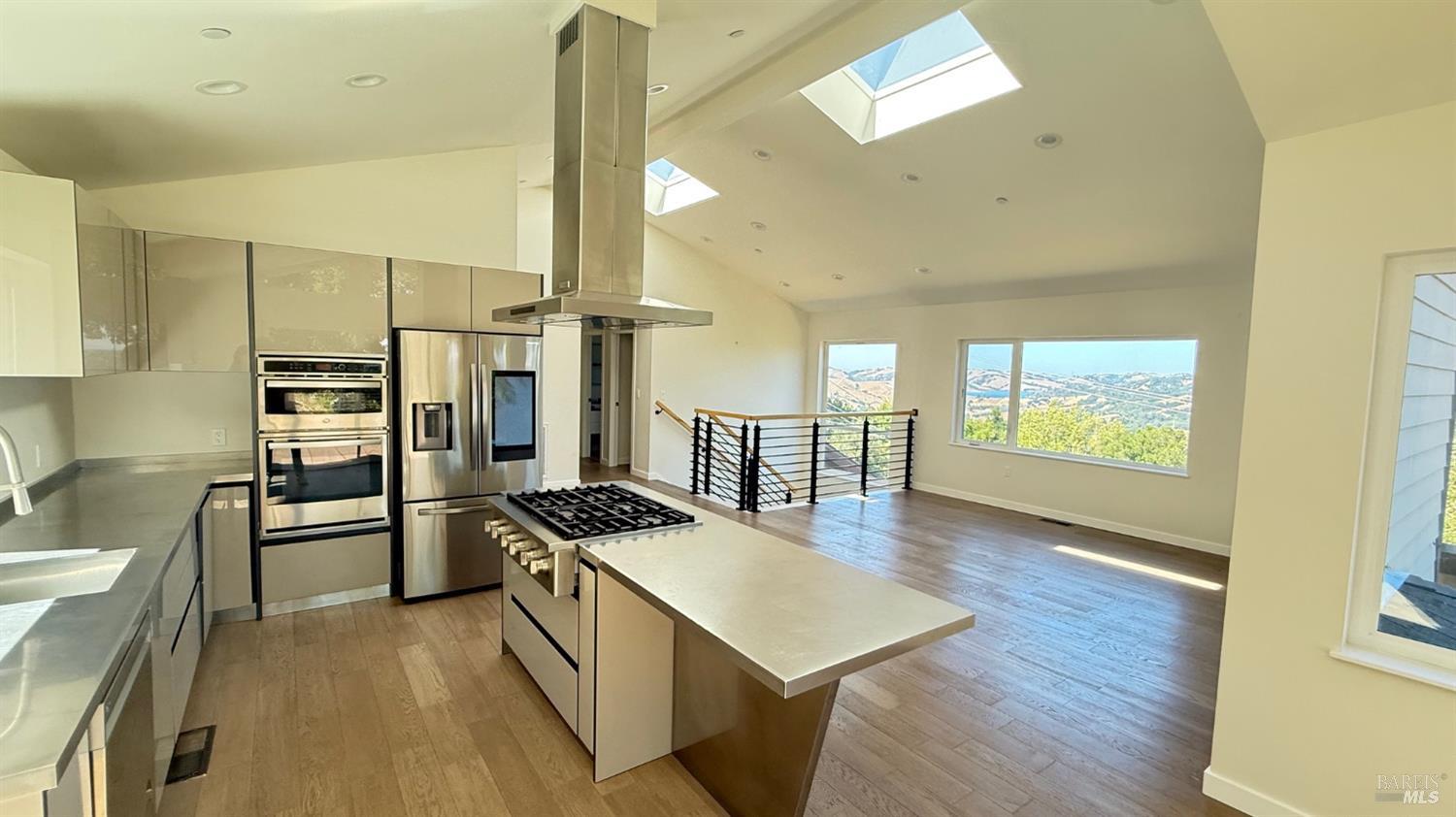 Detail Gallery Image 6 of 26 For 221 El Toyonal St, Orinda,  CA 94563 - 4 Beds | 3 Baths