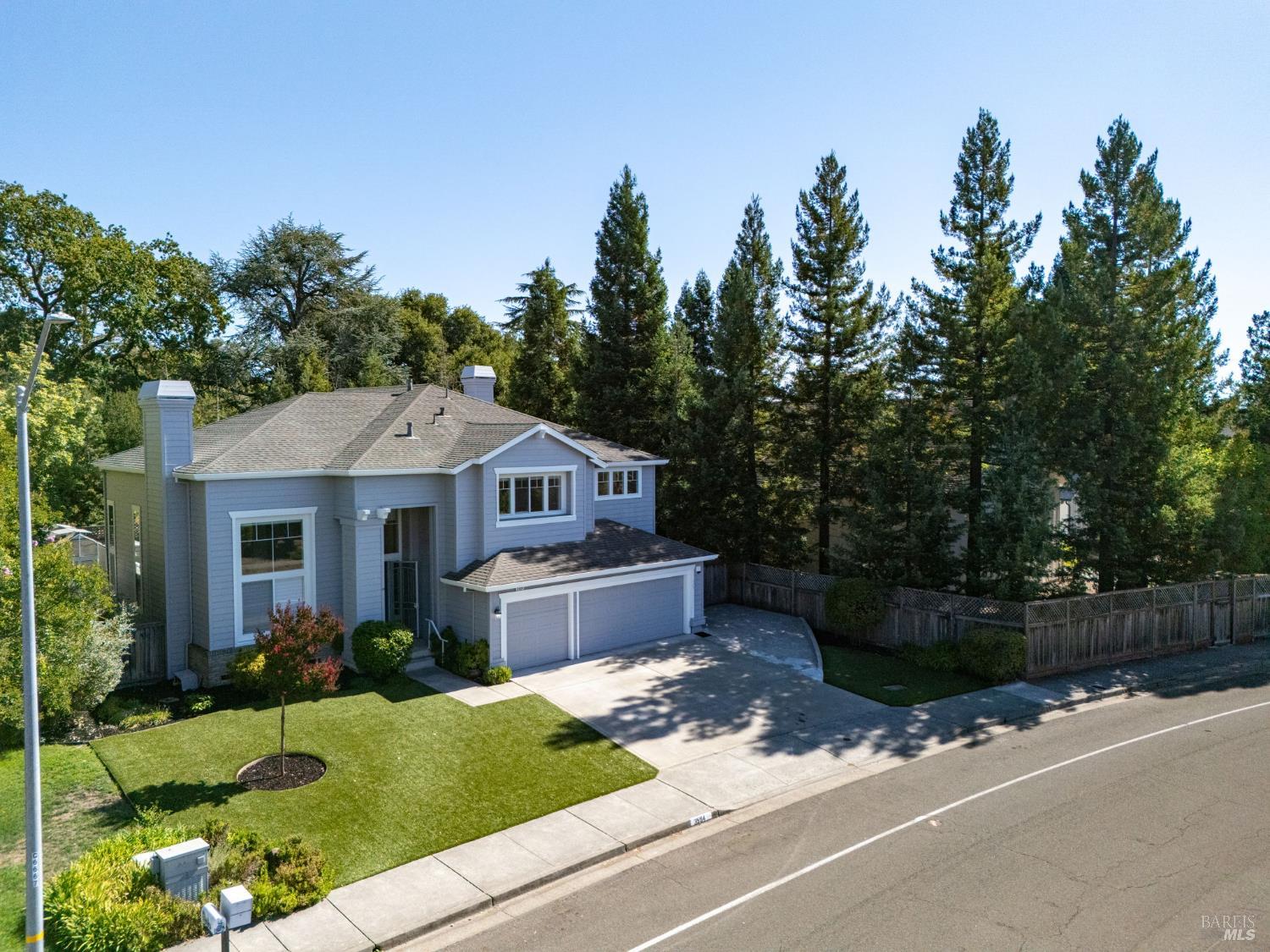 Detail Gallery Image 33 of 81 For 3594 Lake Park Dr, Santa Rosa,  CA 95403 - 4 Beds | 3 Baths