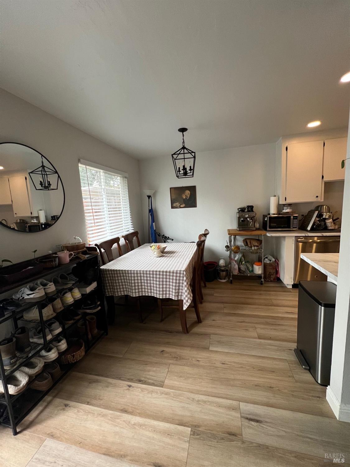 Detail Gallery Image 4 of 7 For 334 Hemlock St, Vacaville,  CA 95688 - 2 Beds | 1 Baths