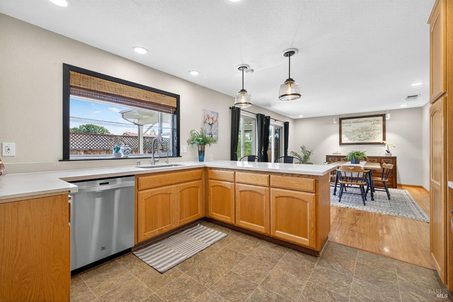 Detail Gallery Image 1 of 54 For 204 Prince Albert Ct, Petaluma,  CA 94954 - 3 Beds | 2 Baths