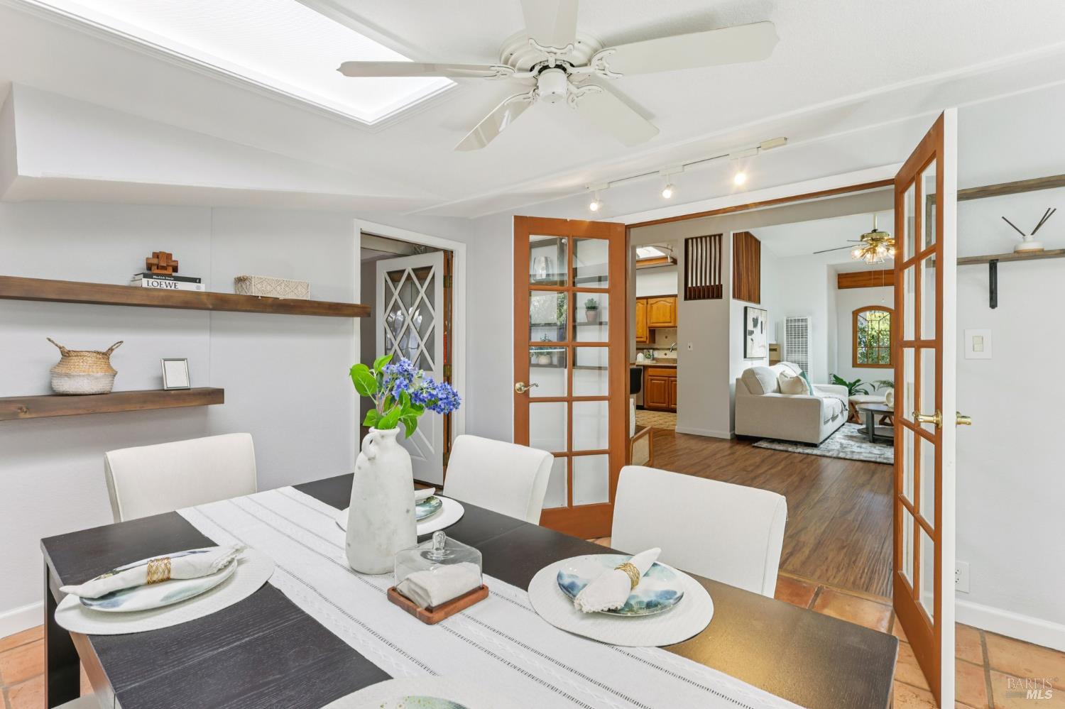 Detail Gallery Image 15 of 58 For 833 Estancia Way, San Rafael,  CA 94903 - 3 Beds | 2 Baths